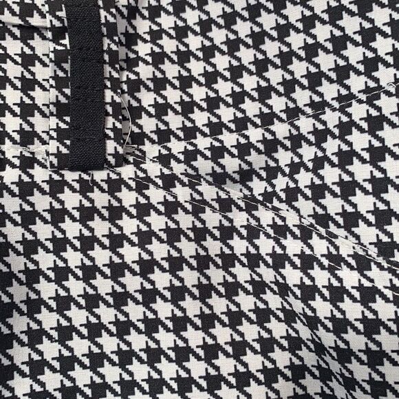 EUC WOMEN’S 8 NIKE GOLF BLACK/WHITE CHECKED SHORTS - Picture 4 of 6